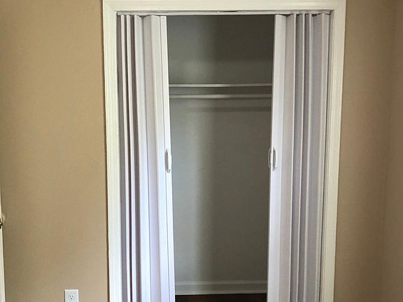 Closet in bedroom 1