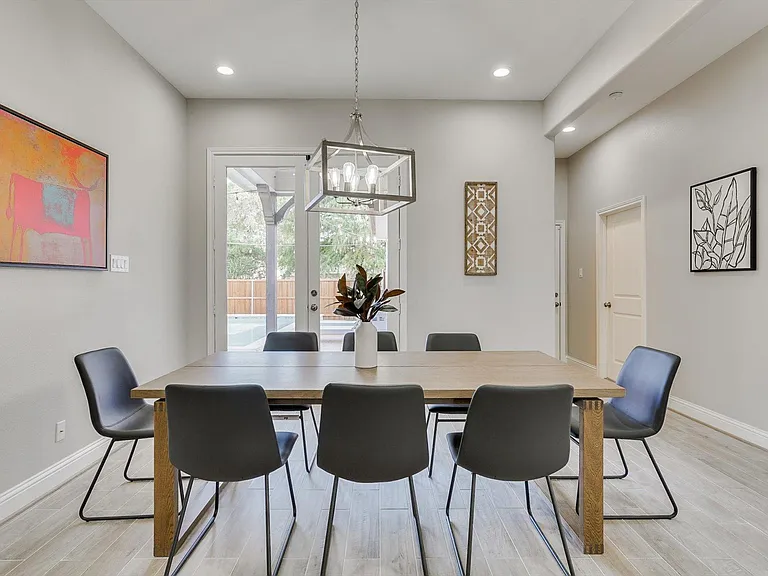 8206 Chesham Dr — Photo 5
