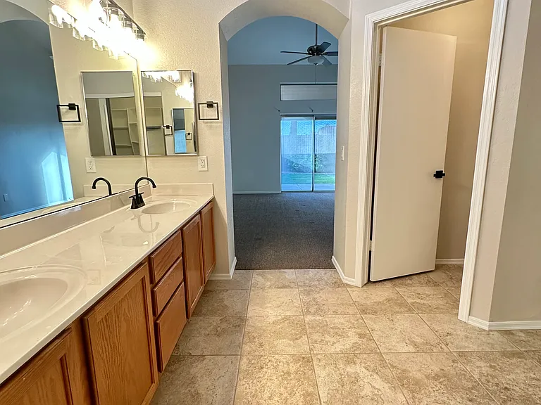 3250 W Golden Ln — Photo 8