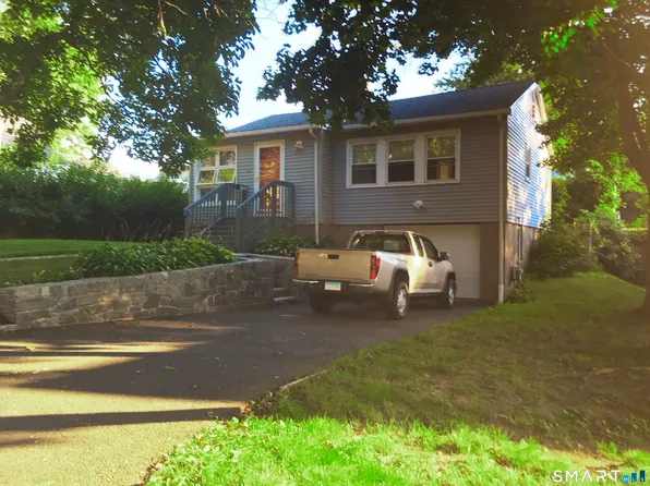 25 Rena Pl, Fairfield, CT 06825