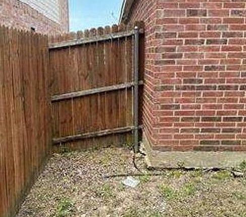 5th image of 1725 Megan Creek Dr