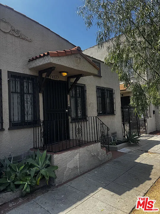 Building Photo - 4880 Lexington Ave #4882