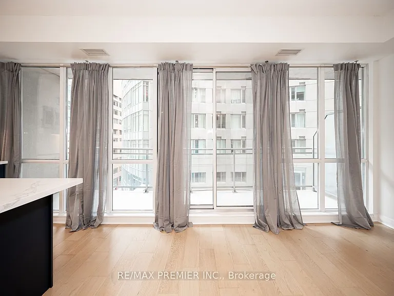 220 Victoria St #705 — Photo 22
