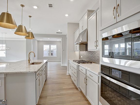 5th image of 173 Club Cresswind Dr