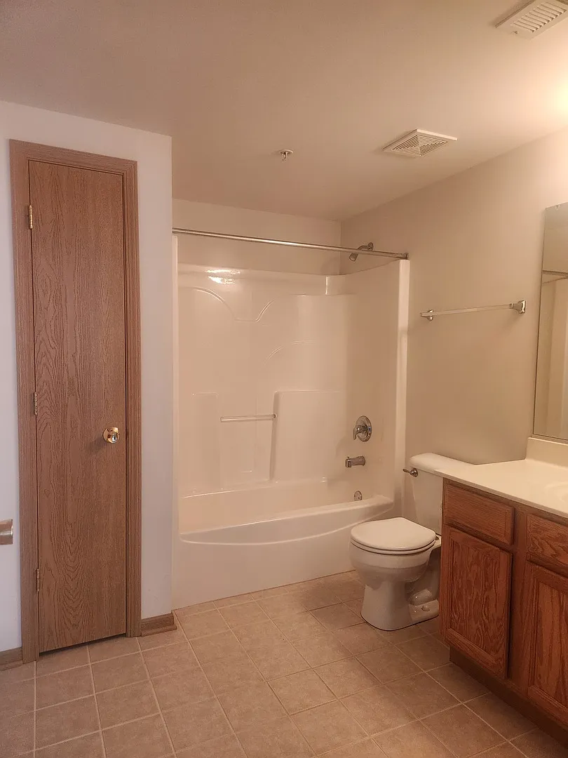 2 bed, 1200 sqft, $2,450 — Photo 4