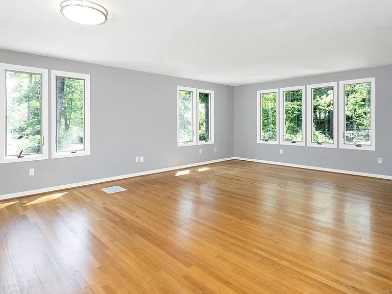 5 Wakerobin Rd — Photo 3