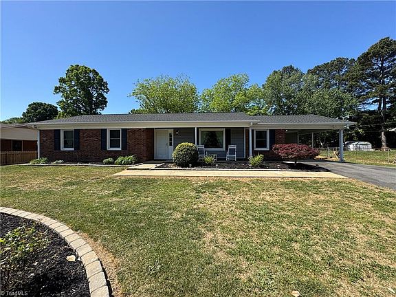 2nd image of 2436 Wickham Rd