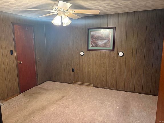 5th image of 808 Esther St
