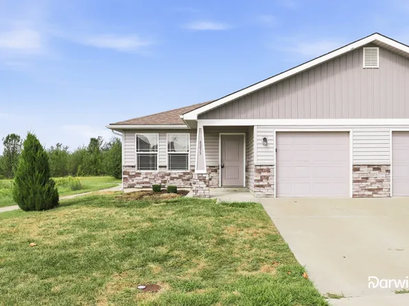 8233 SW 3rd St, Blue Springs, MO 64014