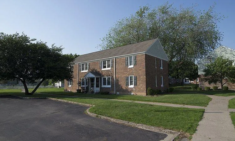 Fernwood Park Apartments — Photo 9