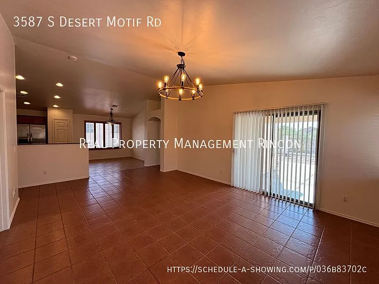 3587 S Desert Motif Rd — Photo 2