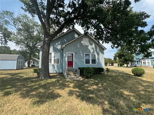 406 E 12th St, Cameron, TX 76520
