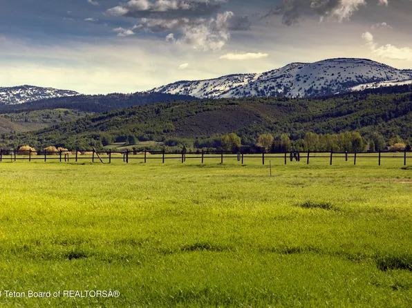 1735 Crooked Creek Rd, Alta, WY 83414