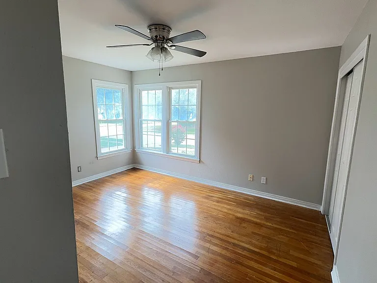 1207 Redondo Dr — Photo 6