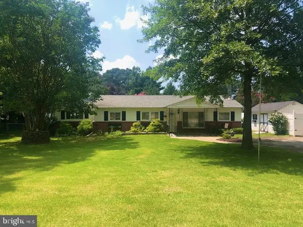 7914 Elizabeth Rd, Pasadena, MD 21122