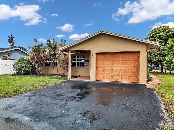 3rd image of 6605 NW 77th St