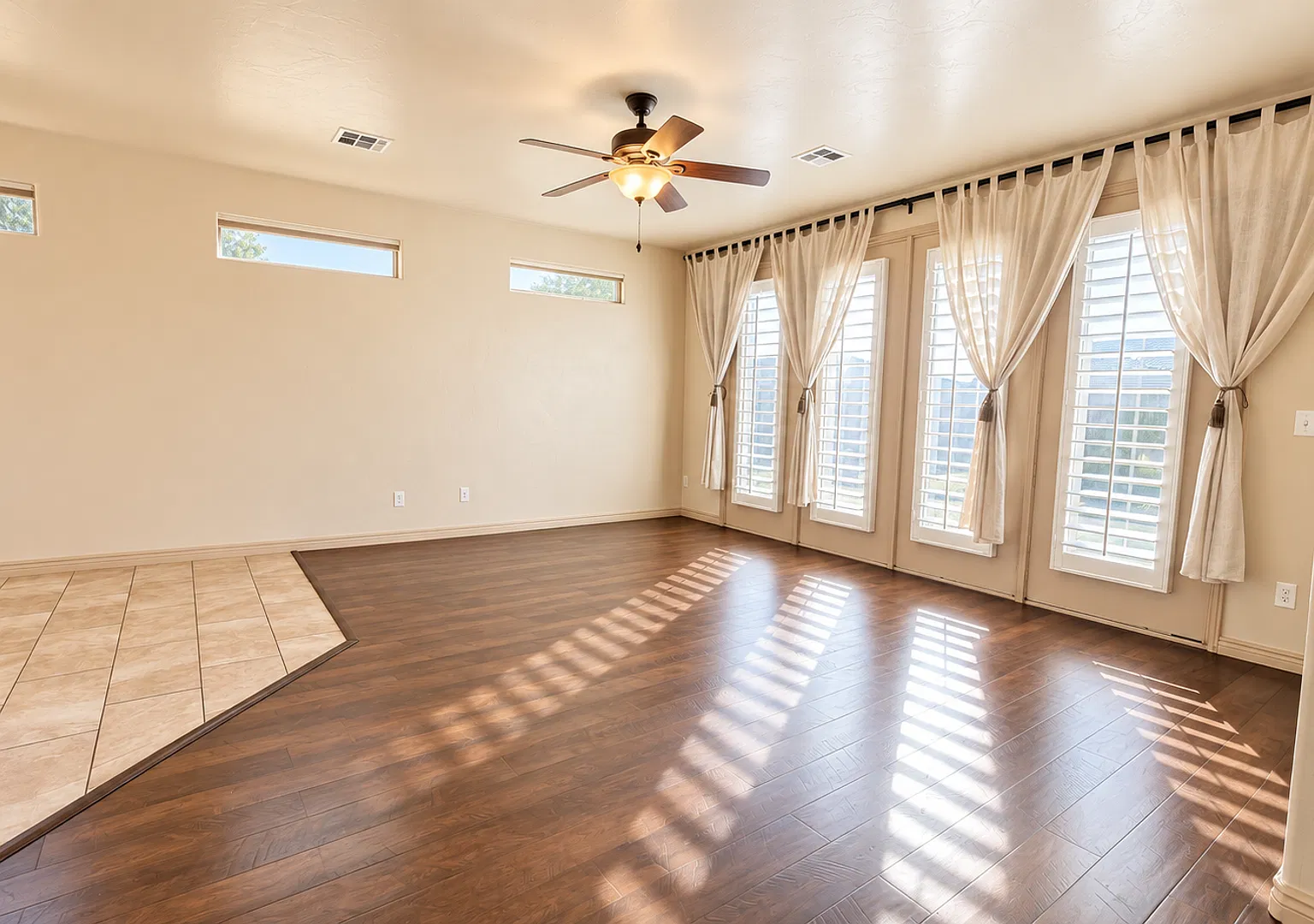 Beautiful 3 Bedroom Home! — Photo 2