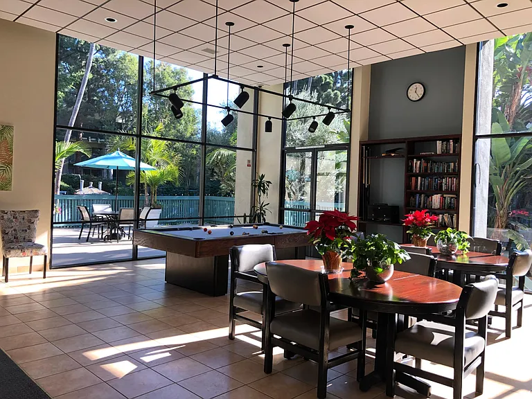 552 N Bellflower Blvd — Photo 23