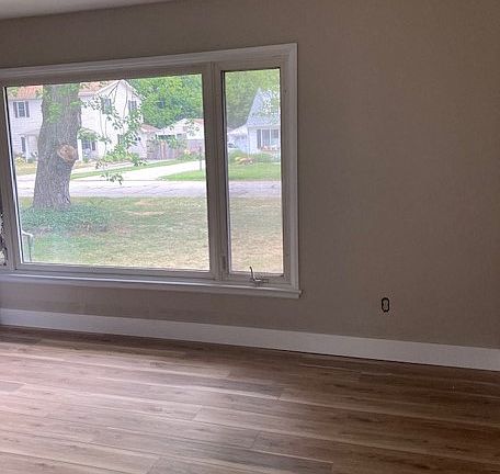 2nd image of 1826 Oak Park Dr