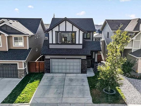 2nd image of 90 N Cranbrook Cres SE