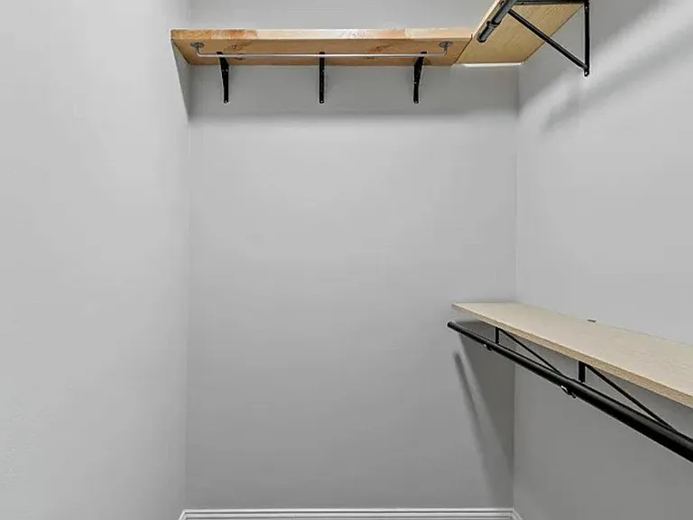 3906 Valley Ridge Dr — Photo 36