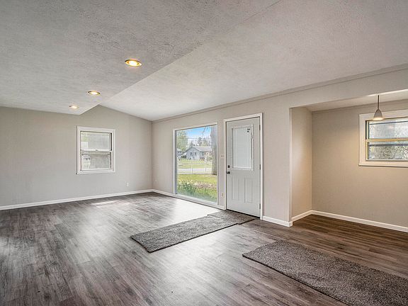 4th image of 2428 Monterey Cir