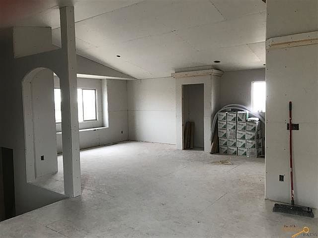 2nd image of 207 Giants Dr