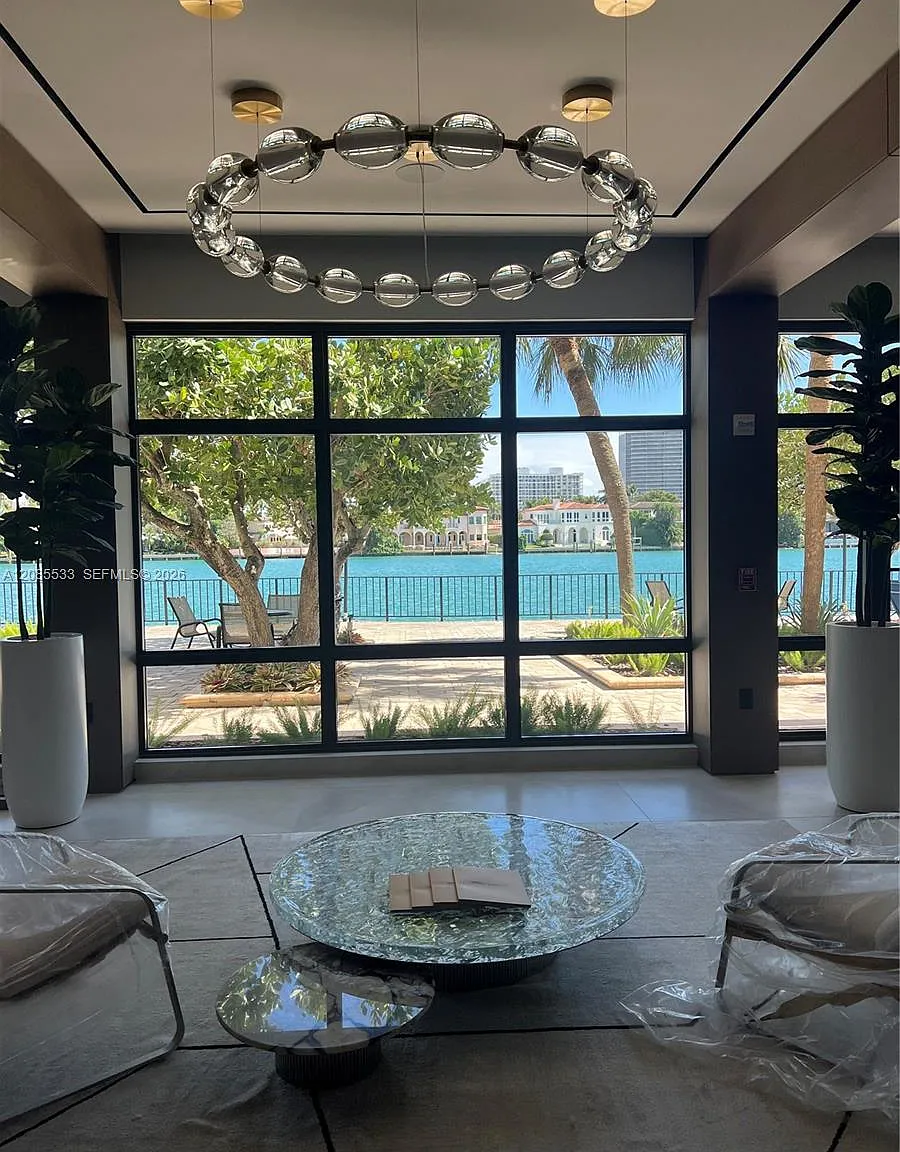 10101 E Bay Harbor Dr — Photo 4