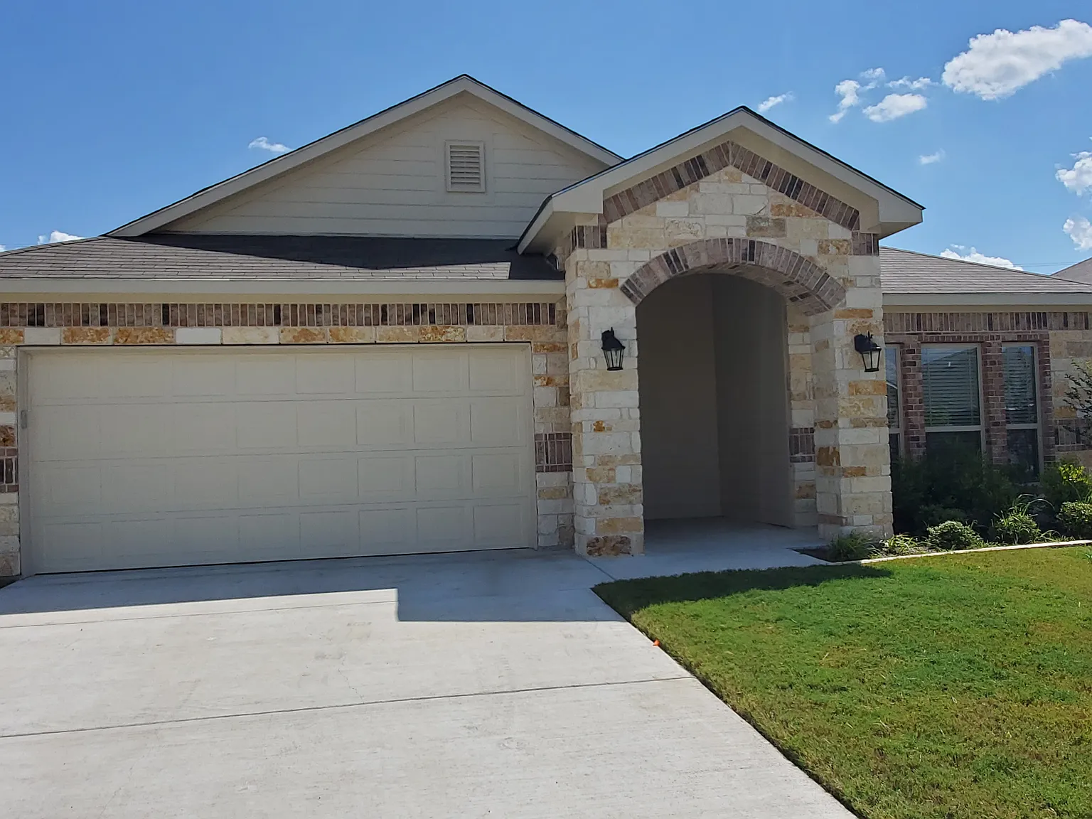 3 bed, 1722 sqft, $1,700 — Photo 1