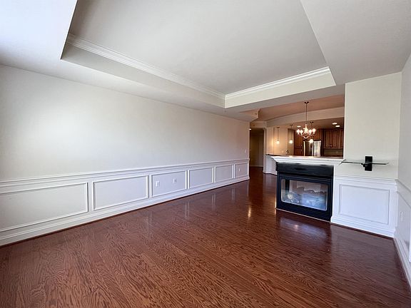 5th image of 320 S West St APT 304