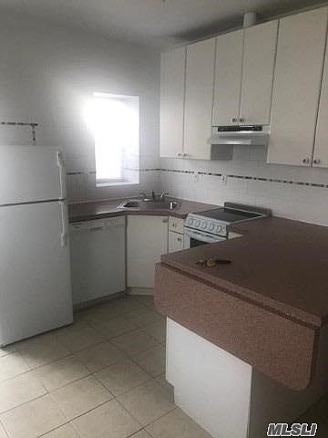 2nd image of 220 W Pine St