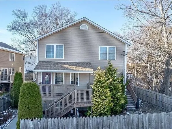 18 Calef St, Cranston, RI 02920