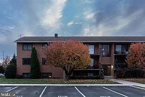 2nd image of 1631 Edgewood 104 Pl #104