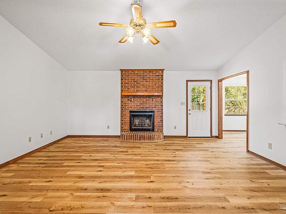 5th image of 1030 Pine Top Ln