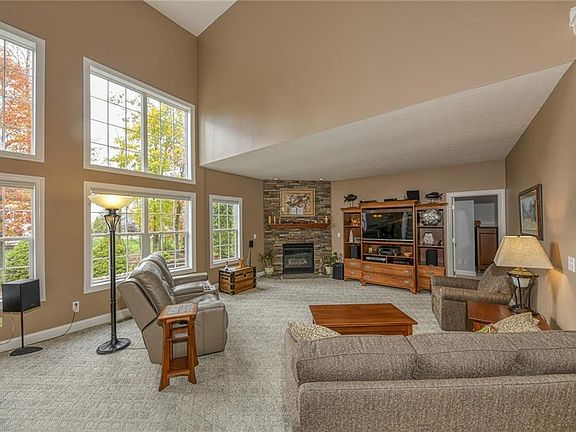 4th image of 1664 McCausland Dr