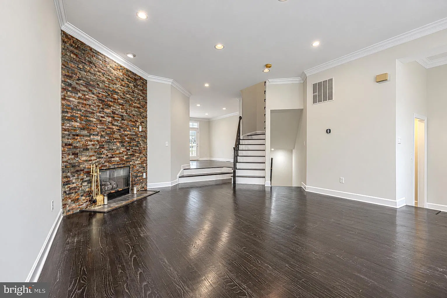 3 bed, 3.5 bath, 1932 sqft, $4,675 — Photo 2