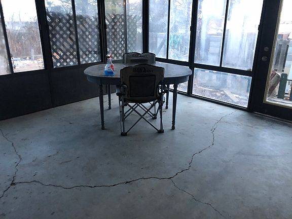 4th image of 3106 N Mountain View Dr