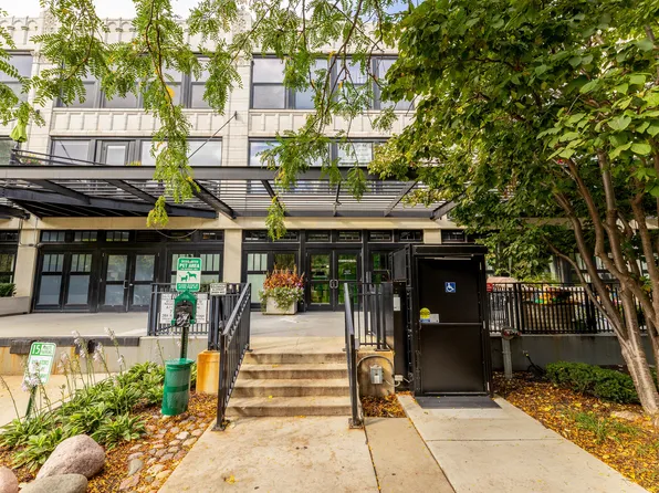 1110 W 15th St Unit 328, Chicago, IL 60608