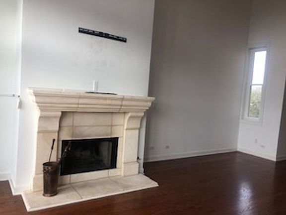 4th image of 840 W Armitage Ave APT 4W