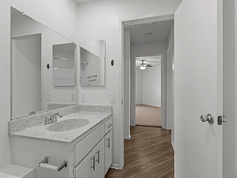 Monterey Villas — Photo 14
