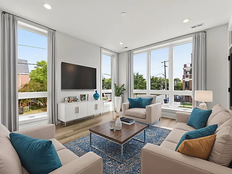 3902 S Lake Park Ave #2 — Photo 4