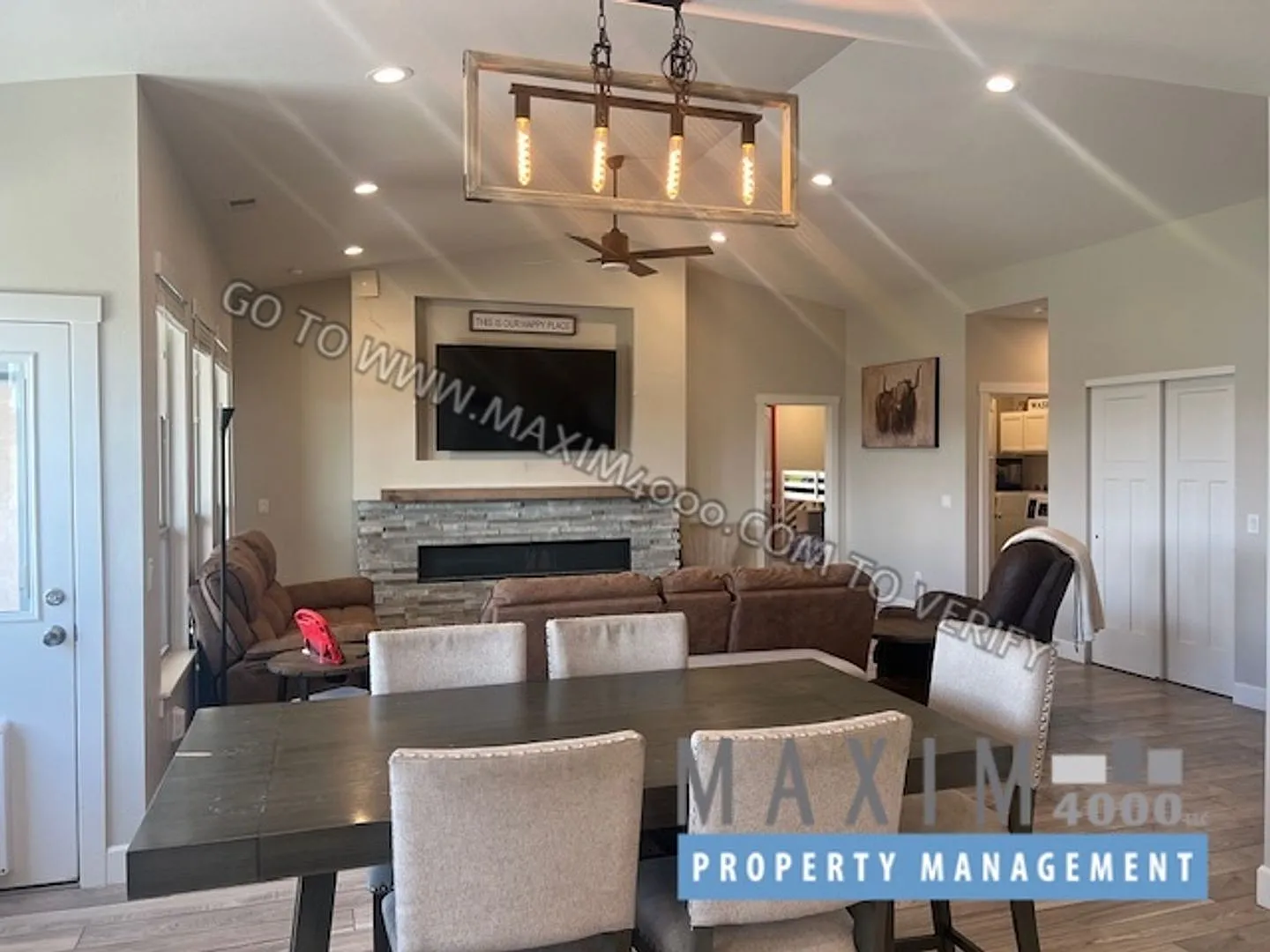 685 Arran Way - Spacious 4br Home! — Photo 4