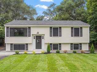 838 Shawsheen St, Tewksbury, MA 01876