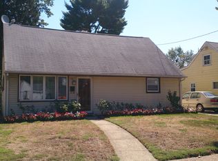 281 Howard Ave, Rochelle Park, NJ 07662
