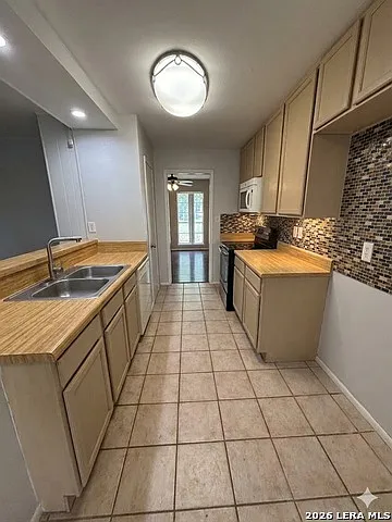 4307 Markham St — Photo 6