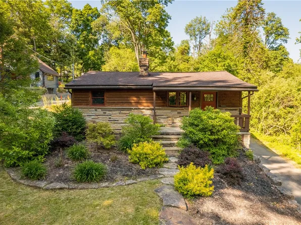 147 William Penn Trl, Chalk Hill, PA 15421