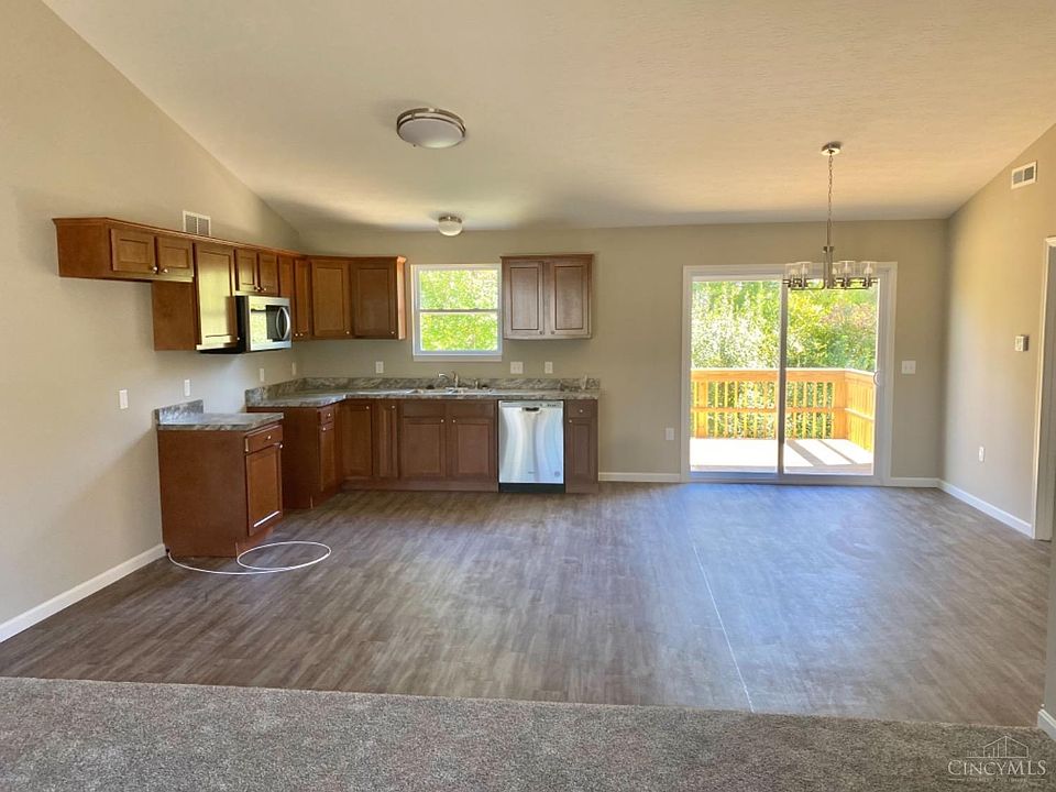 8 E Persimmon Dr, Hamilton, OH 45013 Zillow