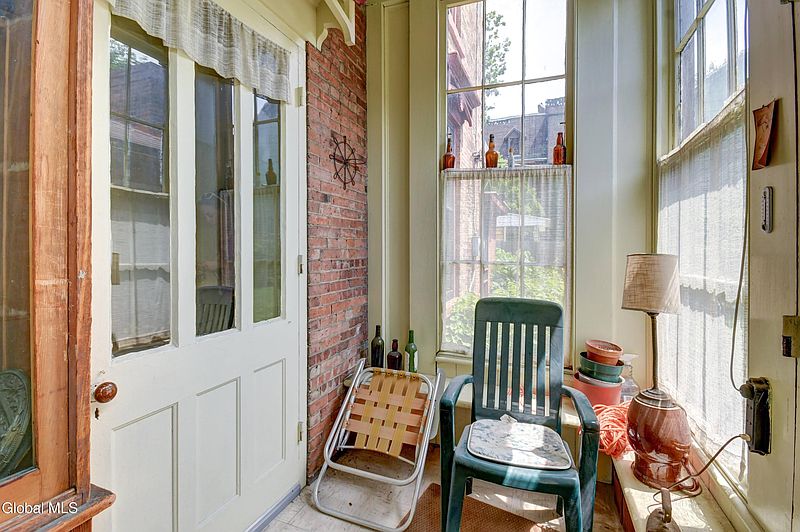 5th image of 61 Mohawk Street