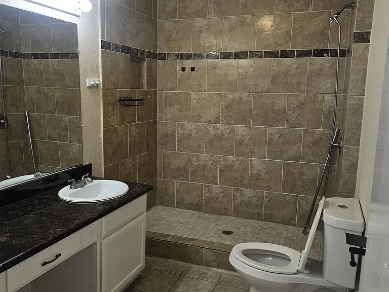2475 Falls Church Dr — Photo 6