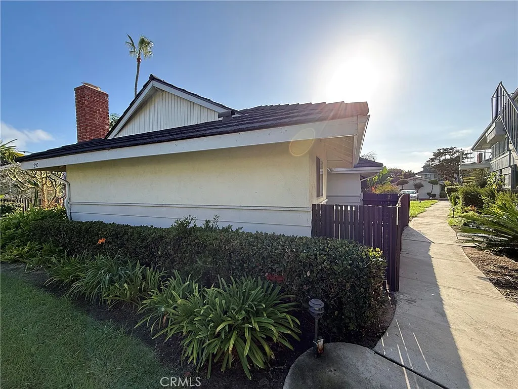 2 bed, 1117 sqft, $3,200 — Photo 3
